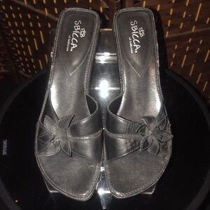 EUC SBICCA of California black floral leather slide sandals size 8M